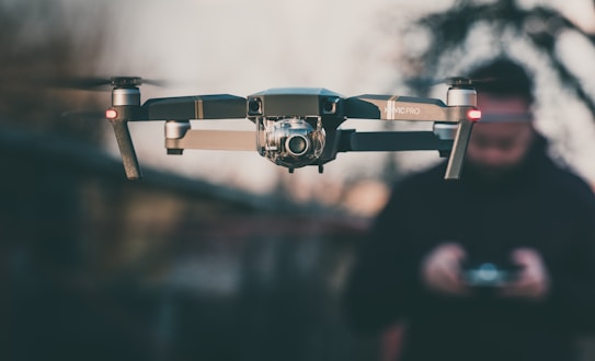 Knotless drone safety net deployment at airport perimeter