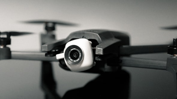 High-strength knotless netting for drone interception systems